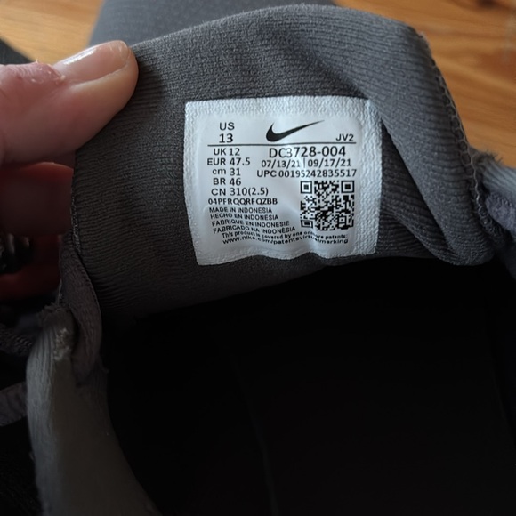 Nike Men's Gray Running Shoes - Picture 5 of 6